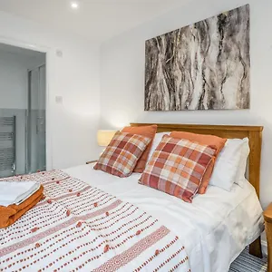 https://spacious-3-bedroom-modern-house-heart-of-edinburgh.edinburghhotelsuk.org