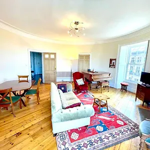 https://incredible-st-andrews-sq-2-bed-in-the-sky.edinburghhotelsuk.org