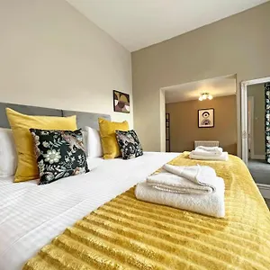 https://apt-2-bed-victorian-elegance.hotelsin-chester.com